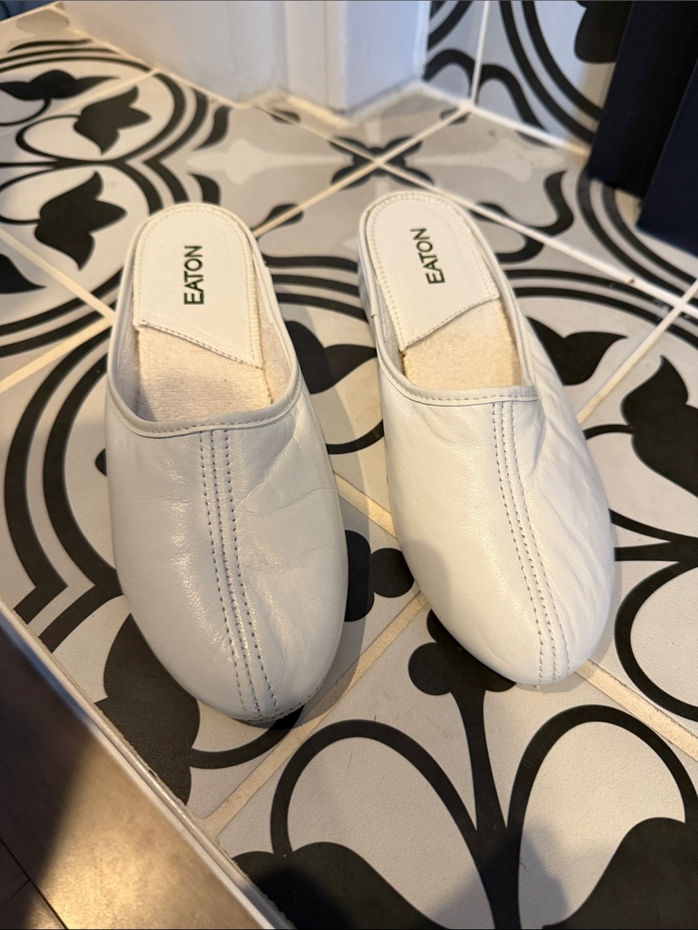 EatonWhite Leather Slip-On Mules- suede bottom perfect condition